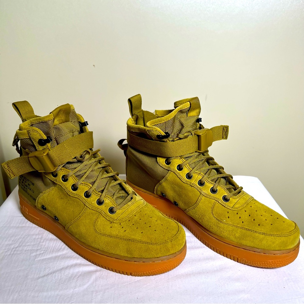 Nike Air Force 1 Mid 'Desert Moss' - Size 11